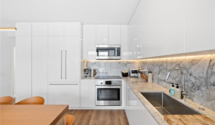 987 Queen Street,Honolulu,Hawaii,96814,2 Bedrooms Bedrooms,2 BathroomsBathrooms,Condo/Townhouse,Queen,19,18155568