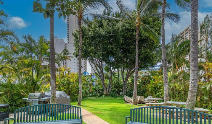 421 Olohana Street,Honolulu,Hawaii,96815,2 Bedrooms Bedrooms,2 BathroomsBathrooms,Condo/Townhouse,Olohana,6,17448967