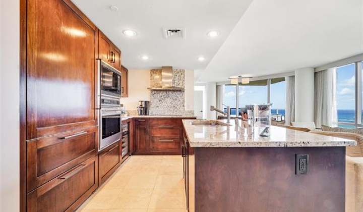 223 Saratoga Road,Honolulu,Hawaii,96815,2 Bedrooms Bedrooms,2 BathroomsBathrooms,Condo/Townhouse,Saratoga,20,17585611