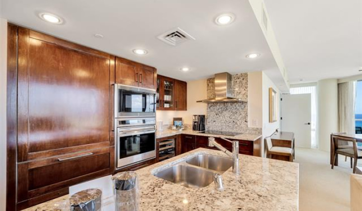 223 Saratoga Road,Honolulu,Hawaii,96815,2 Bedrooms Bedrooms,2 BathroomsBathrooms,Condo/Townhouse,Saratoga,20,17585611