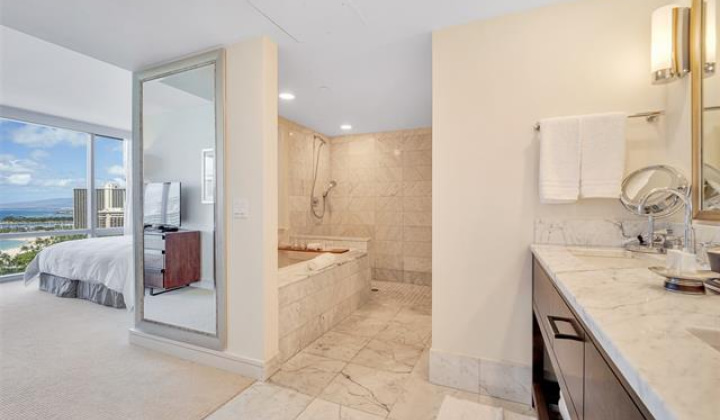 223 Saratoga Road,Honolulu,Hawaii,96815,2 Bedrooms Bedrooms,2 BathroomsBathrooms,Condo/Townhouse,Saratoga,20,17585611