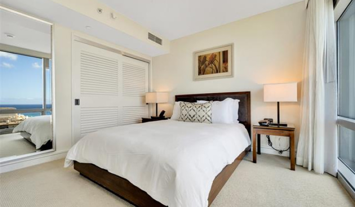 223 Saratoga Road,Honolulu,Hawaii,96815,2 Bedrooms Bedrooms,2 BathroomsBathrooms,Condo/Townhouse,Saratoga,20,17585611