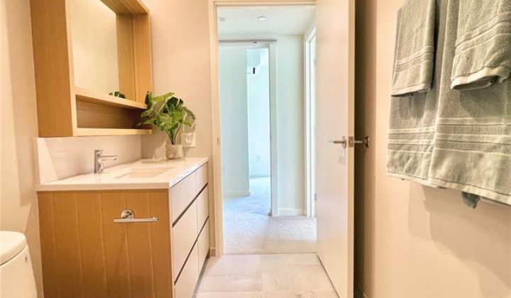 1388 Kapiolani Boulevard,Honolulu,Hawaii,96814,2 Bedrooms Bedrooms,2 BathroomsBathrooms,Condo/Townhouse,Kapiolani,15,17640756