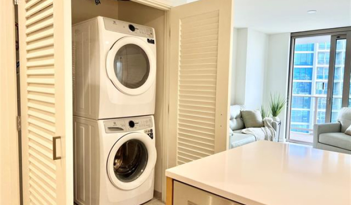 1388 Kapiolani Boulevard,Honolulu,Hawaii,96814,2 Bedrooms Bedrooms,2 BathroomsBathrooms,Condo/Townhouse,Kapiolani,15,17640756