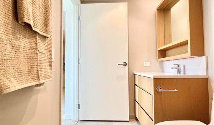 1388 Kapiolani Boulevard,Honolulu,Hawaii,96814,2 Bedrooms Bedrooms,2 BathroomsBathrooms,Condo/Townhouse,Kapiolani,15,17640756