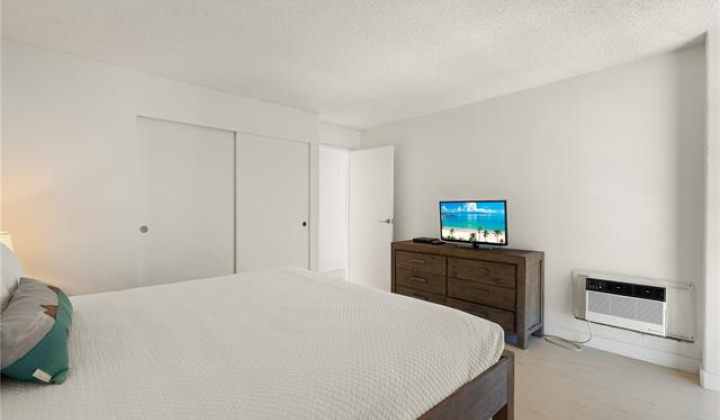 2410 Cleghorn Street,Honolulu,Hawaii,96815,1 Bedroom Bedrooms,1 BathroomBathrooms,Condo/Townhouse,Cleghorn,29,17698334