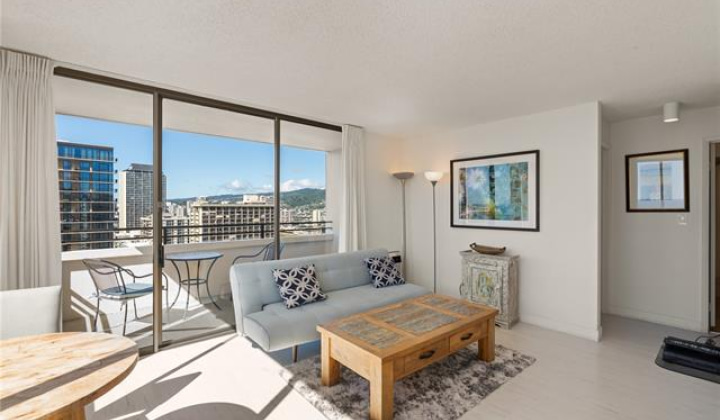 2410 Cleghorn Street,Honolulu,Hawaii,96815,1 Bedroom Bedrooms,1 BathroomBathrooms,Condo/Townhouse,Cleghorn,29,17698334