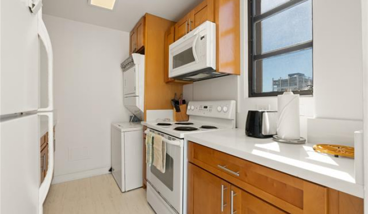 2410 Cleghorn Street,Honolulu,Hawaii,96815,1 Bedroom Bedrooms,1 BathroomBathrooms,Condo/Townhouse,Cleghorn,29,17698334