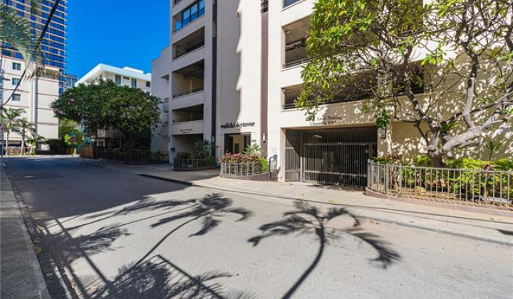 2410 Cleghorn Street,Honolulu,Hawaii,96815,1 Bedroom Bedrooms,1 BathroomBathrooms,Condo/Townhouse,Cleghorn,29,17698334