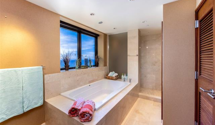 600 Queen Street,Honolulu,Hawaii,96813,2 Bedrooms Bedrooms,2 BathroomsBathrooms,Condo/Townhouse,Queen,43,18447183