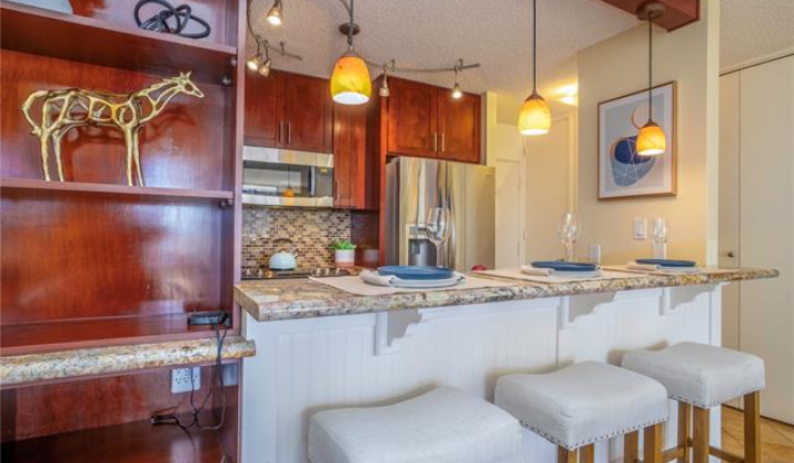 400 Hobron Lane,Honolulu,Hawaii,96815,1 Bedroom Bedrooms,1 BathroomBathrooms,Condo/Townhouse,Hobron,30,17711883
