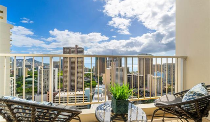 400 Hobron Lane,Honolulu,Hawaii,96815,1 Bedroom Bedrooms,1 BathroomBathrooms,Condo/Townhouse,Hobron,30,17711883
