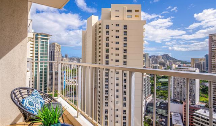 400 Hobron Lane,Honolulu,Hawaii,96815,1 Bedroom Bedrooms,1 BathroomBathrooms,Condo/Townhouse,Hobron,30,17711883