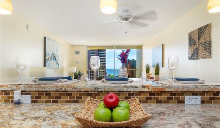 400 Hobron Lane,Honolulu,Hawaii,96815,1 Bedroom Bedrooms,1 BathroomBathrooms,Condo/Townhouse,Hobron,30,17711883