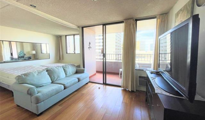 2240 Kuhio Avenue,Honolulu,Hawaii,96815,1 Bedroom Bedrooms,1 BathroomBathrooms,Condo/Townhouse,Kuhio,12,17735872
