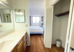 2240 Kuhio Avenue,Honolulu,Hawaii,96815,1 Bedroom Bedrooms,1 BathroomBathrooms,Condo/Townhouse,Kuhio,12,17735872