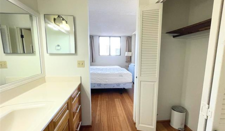 2240 Kuhio Avenue,Honolulu,Hawaii,96815,1 Bedroom Bedrooms,1 BathroomBathrooms,Condo/Townhouse,Kuhio,12,17735872