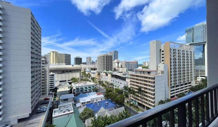2240 Kuhio Avenue,Honolulu,Hawaii,96815,1 Bedroom Bedrooms,1 BathroomBathrooms,Condo/Townhouse,Kuhio,12,17735872