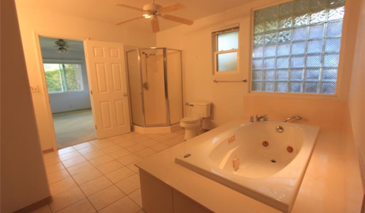 3086 Kaohinani Drive,Honolulu,Hawaii,96817,6 Bedrooms Bedrooms,5 BathroomsBathrooms,Single family,Kaohinani,17745953