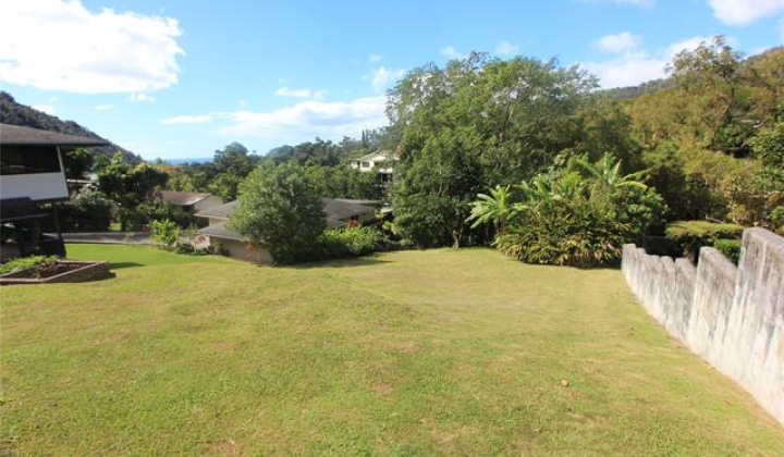 3086 Kaohinani Drive,Honolulu,Hawaii,96817,6 Bedrooms Bedrooms,5 BathroomsBathrooms,Single family,Kaohinani,17745953