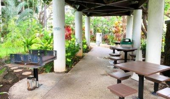 300 Wai Nani Way,Honolulu,Hawaii,96815,2 Bedrooms Bedrooms,2 BathroomsBathrooms,Condo/Townhouse,Wai Nani,18,17761078