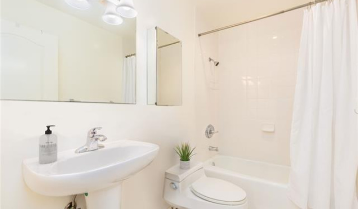 103 Kiionioni Place,Honolulu,Hawaii,96816,3 Bedrooms Bedrooms,2 BathroomsBathrooms,Single family,Kiionioni,17773427
