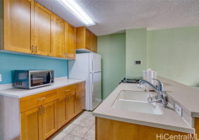 1050 Kinau Street,Honolulu,Hawaii,96814,2 Bedrooms Bedrooms,1 BathroomBathrooms,Condo/Townhouse,Kinau,3,17774512