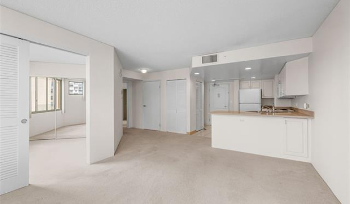 1314 Kalakaua Avenue,Honolulu,Hawaii,96826,2 Bedrooms Bedrooms,1 BathroomBathrooms,Condo/Townhouse,Kalakaua,9,17818340