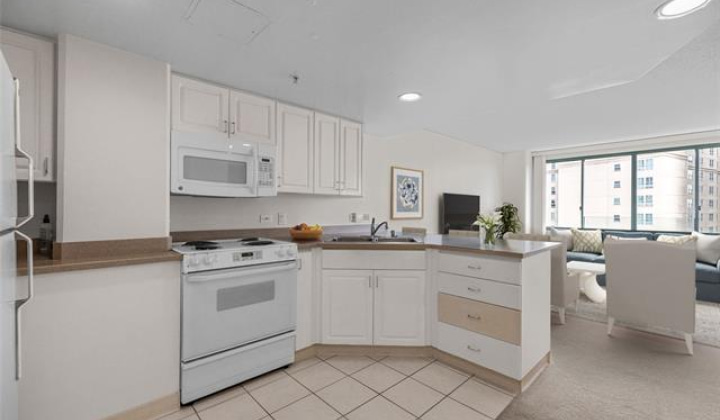 1314 Kalakaua Avenue,Honolulu,Hawaii,96826,2 Bedrooms Bedrooms,1 BathroomBathrooms,Condo/Townhouse,Kalakaua,9,17818340