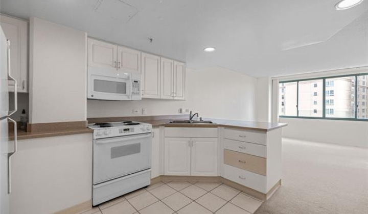 1314 Kalakaua Avenue,Honolulu,Hawaii,96826,2 Bedrooms Bedrooms,1 BathroomBathrooms,Condo/Townhouse,Kalakaua,9,17818340