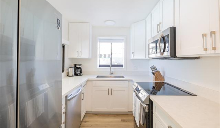 2470 Kalakaua Avenue,Honolulu,Hawaii,96815,2 Bedrooms Bedrooms,2 BathroomsBathrooms,Condo/Townhouse,Kalakaua,5,17821928