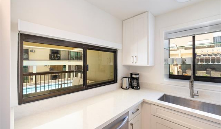 2470 Kalakaua Avenue,Honolulu,Hawaii,96815,2 Bedrooms Bedrooms,2 BathroomsBathrooms,Condo/Townhouse,Kalakaua,5,17821928
