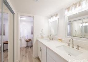 2470 Kalakaua Avenue,Honolulu,Hawaii,96815,2 Bedrooms Bedrooms,2 BathroomsBathrooms,Condo/Townhouse,Kalakaua,5,17821928