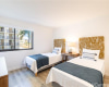 2470 Kalakaua Avenue,Honolulu,Hawaii,96815,2 Bedrooms Bedrooms,2 BathroomsBathrooms,Condo/Townhouse,Kalakaua,5,17821928