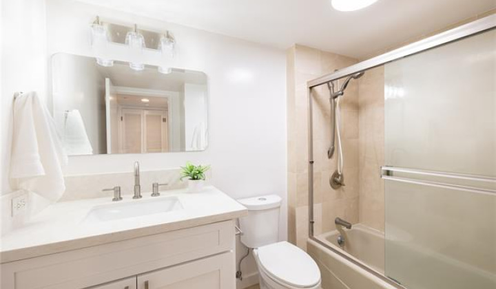 2470 Kalakaua Avenue,Honolulu,Hawaii,96815,2 Bedrooms Bedrooms,2 BathroomsBathrooms,Condo/Townhouse,Kalakaua,5,17821928