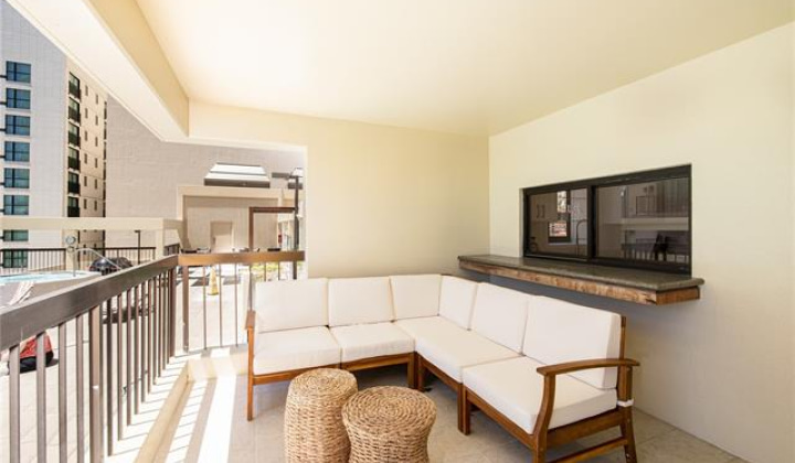 2470 Kalakaua Avenue,Honolulu,Hawaii,96815,2 Bedrooms Bedrooms,2 BathroomsBathrooms,Condo/Townhouse,Kalakaua,5,17821928