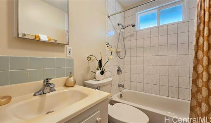 1717 Ala Wai Boulevard,Honolulu,Hawaii,96815,2 Bedrooms Bedrooms,2 BathroomsBathrooms,Condo/Townhouse,Ala Wai,12,17406184