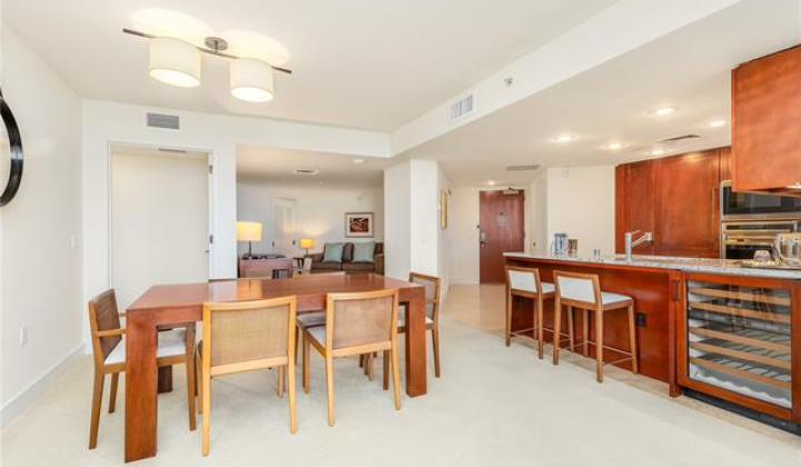 223 Saratoga Road,Honolulu,Hawaii,96815,1 ベッドルーム ベッドルーム,2 バスルームバスルーム,コンド / タウンハウス,Saratoga,17,17841522