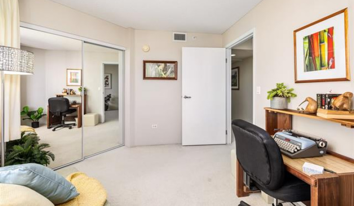 1314 Kalakaua Avenue,Honolulu,Hawaii,96826,2 Bedrooms Bedrooms,2 BathroomsBathrooms,Condo/Townhouse,Kalakaua,5,17847194
