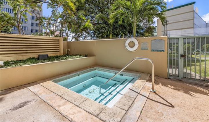 1314 Kalakaua Avenue,Honolulu,Hawaii,96826,2 Bedrooms Bedrooms,2 BathroomsBathrooms,Condo/Townhouse,Kalakaua,5,17847194