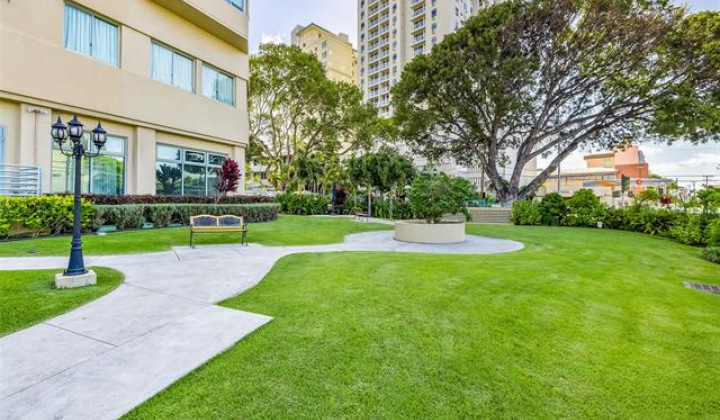 1314 Kalakaua Avenue,Honolulu,Hawaii,96826,2 Bedrooms Bedrooms,2 BathroomsBathrooms,Condo/Townhouse,Kalakaua,5,17847194
