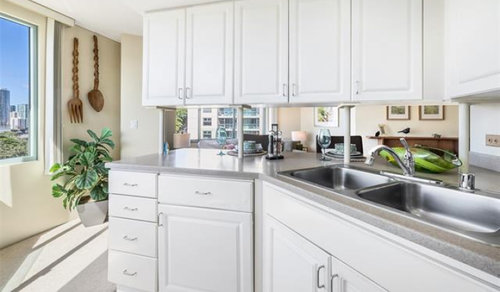 1314 Kalakaua Avenue,Honolulu,Hawaii,96826,2 Bedrooms Bedrooms,2 BathroomsBathrooms,Condo/Townhouse,Kalakaua,5,17847194
