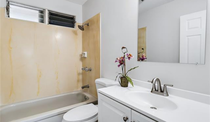 1727 Ema Place,Honolulu,Hawaii,96819,9 Bedrooms Bedrooms,4 BathroomsBathrooms,Single family,Ema,17849364