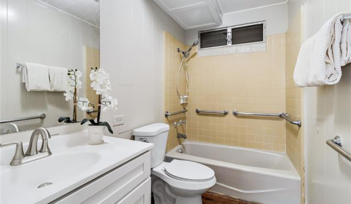 1727 Ema Place,Honolulu,Hawaii,96819,9 Bedrooms Bedrooms,4 BathroomsBathrooms,Single family,Ema,17849364