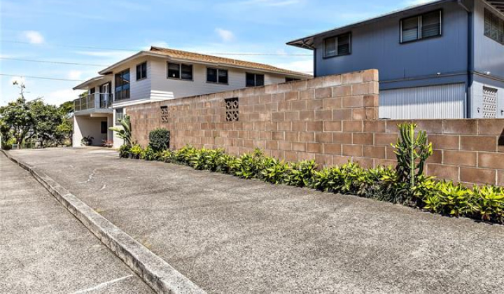 1727 Ema Place,Honolulu,Hawaii,96819,9 Bedrooms Bedrooms,4 BathroomsBathrooms,Single family,Ema,17849364