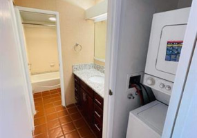 2444 Hihiwai Street,Honolulu,Hawaii,96826,1 ベッドルーム ベッドルーム,1 バスルームバスルーム,コンド / タウンハウス,Hihiwai,22,17850404