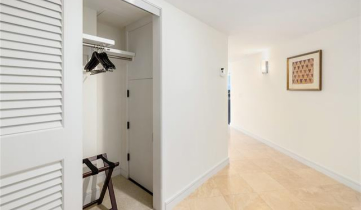223 Saratoga Road,Honolulu,Hawaii,96815,1 Bedroom Bedrooms,1 BathroomBathrooms,Condo/Townhouse,Saratoga,20,17853656