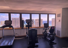 400 Hobron Lane,Honolulu,Hawaii,96815,1 Bedroom Bedrooms,1 BathroomBathrooms,Condo/Townhouse,Hobron,33,17855779