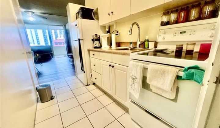 425 Ena Road,Honolulu,Hawaii,96815,1 Bedroom Bedrooms,1 BathroomBathrooms,Condo/Townhouse,Ena,9,17860162