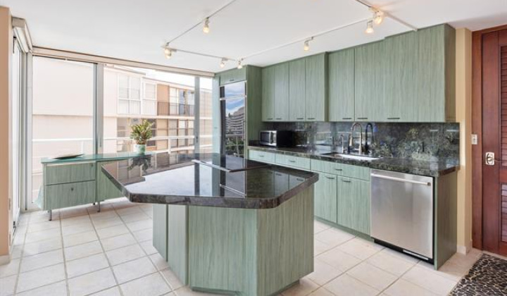 2979 Kalakaua Avenue,Honolulu,Hawaii,96815,1 Bedroom Bedrooms,1 BathroomBathrooms,Condo/Townhouse,Kalakaua,5,17876417